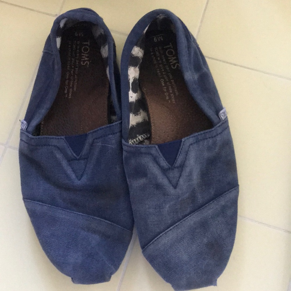 navy blue toms